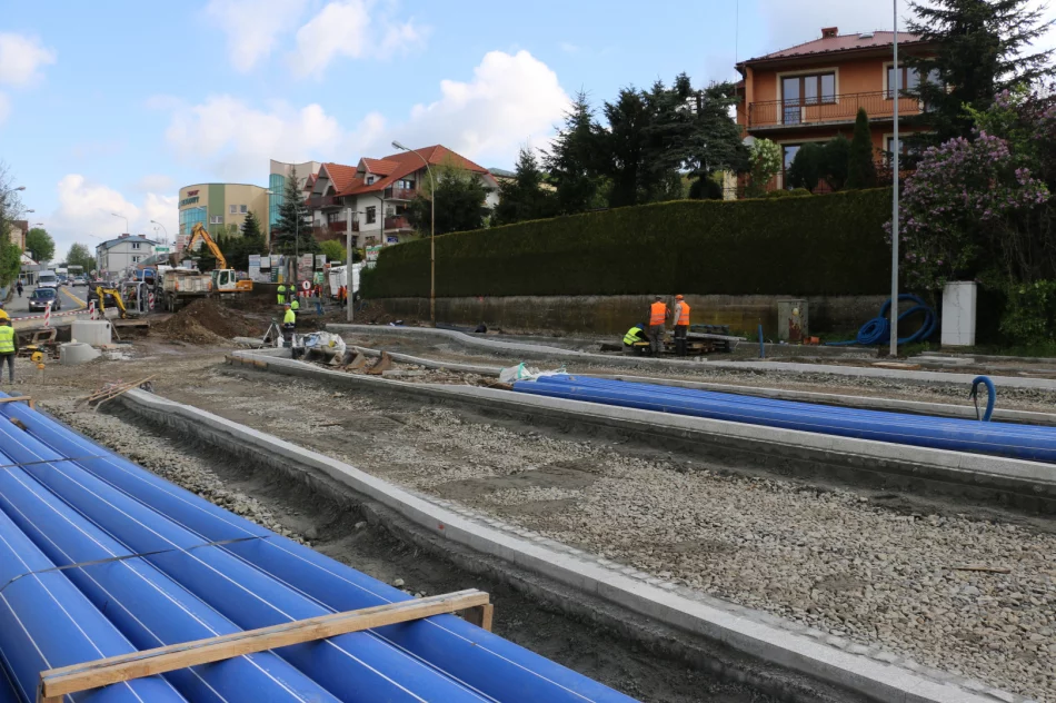 Trwa przebudowa skrzyżowania w ciągu DK 28 - zdjęcie 4