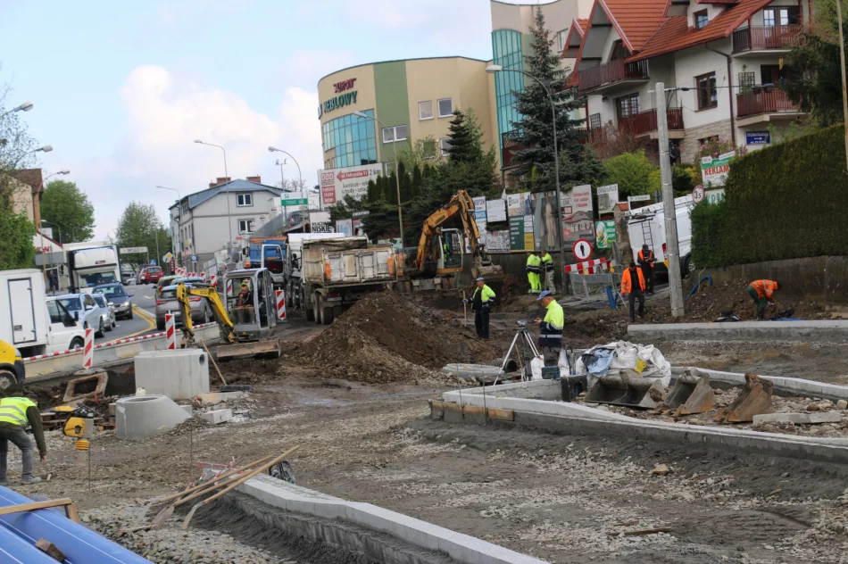 Trwa przebudowa skrzyżowania w ciągu DK 28 - zdjęcie 5