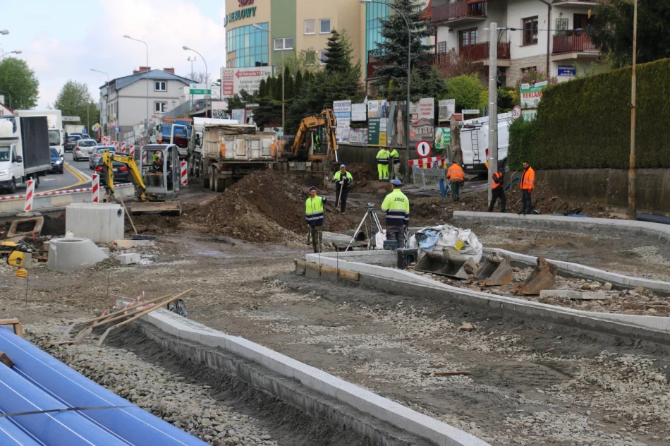 Trwa przebudowa skrzyżowania w ciągu DK 28 - zdjęcie 7
