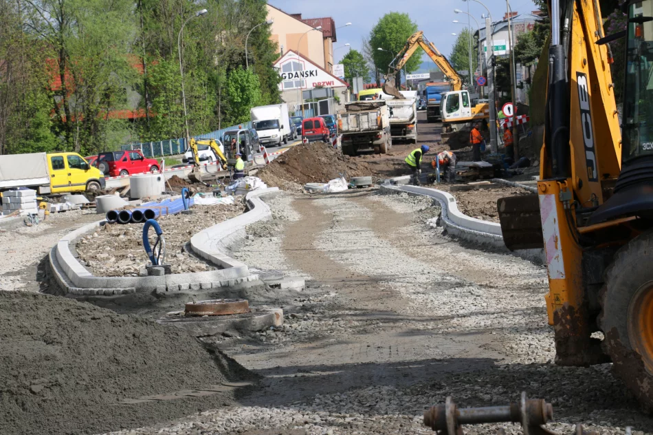 Trwa przebudowa skrzyżowania w ciągu DK 28 - zdjęcie 12