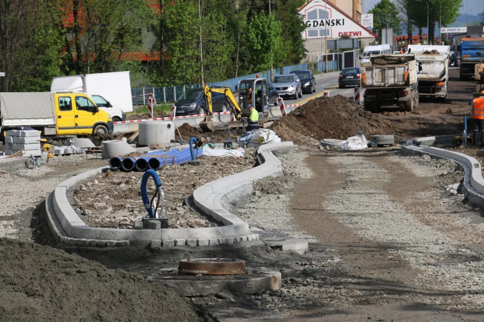 Trwa przebudowa skrzyżowania w ciągu DK 28 - zdjęcie 14