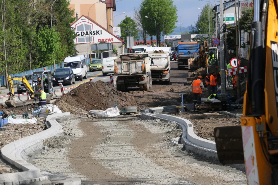 Trwa przebudowa skrzyżowania w ciągu DK 28 - zdjęcie 15