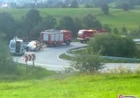 Motocyklista za szybko wszedł w zakręt - zdjęcie główne