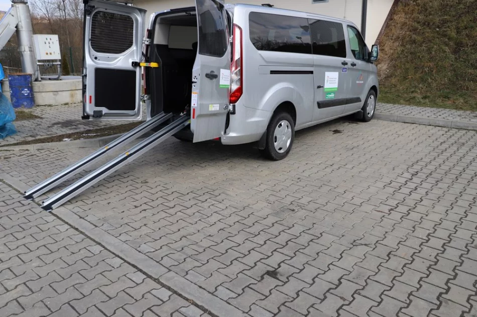Nowy samochód do przewozu osób niepełnosprawnych dla Gminy Limanowa - zdjęcie 6