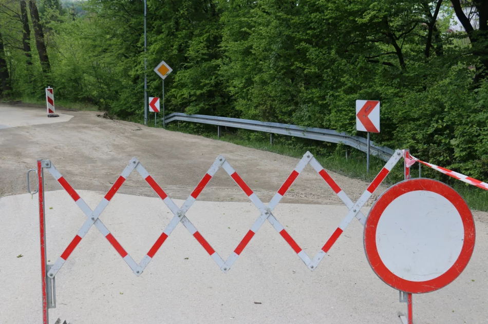 Ul. Paderewskiego częściowo wyłączona z ruchu, na miejscu zlecono badania geologiczne - zdjęcie 2