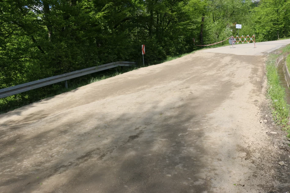 Ul. Paderewskiego częściowo wyłączona z ruchu, na miejscu zlecono badania geologiczne - zdjęcie 3