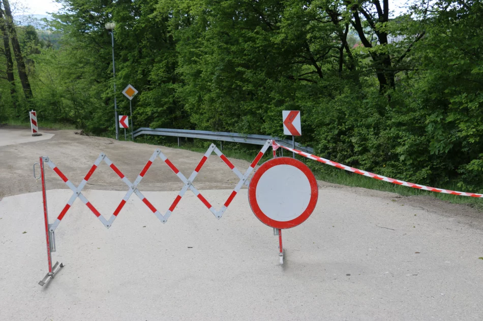 Ul. Paderewskiego częściowo wyłączona z ruchu, na miejscu zlecono badania geologiczne - zdjęcie 5