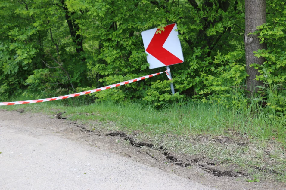 Ul. Paderewskiego częściowo wyłączona z ruchu, na miejscu zlecono badania geologiczne - zdjęcie 6