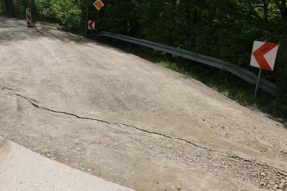 Ul. Paderewskiego częściowo wyłączona z ruchu, na miejscu zlecono badania geologiczne - zdjęcie 8