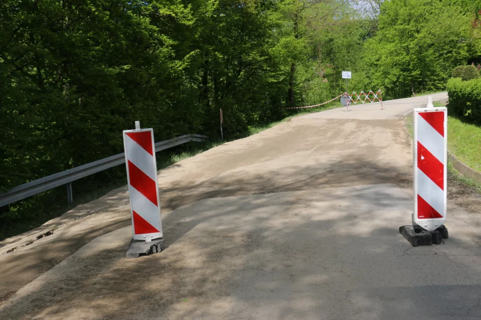 Remont nic nie dał, osuwisko postępuje. Zamknięto fragment ulicy - zdjęcie 2