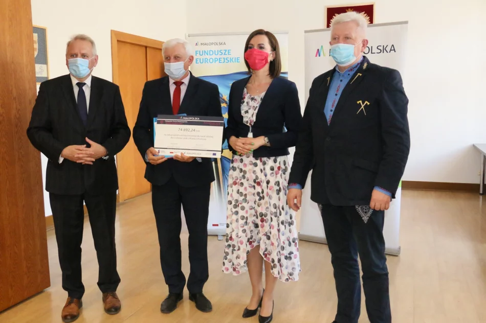 Promesy na wsparcie cyfrowe do nauki zdalnej odebrane - zdjęcie 2