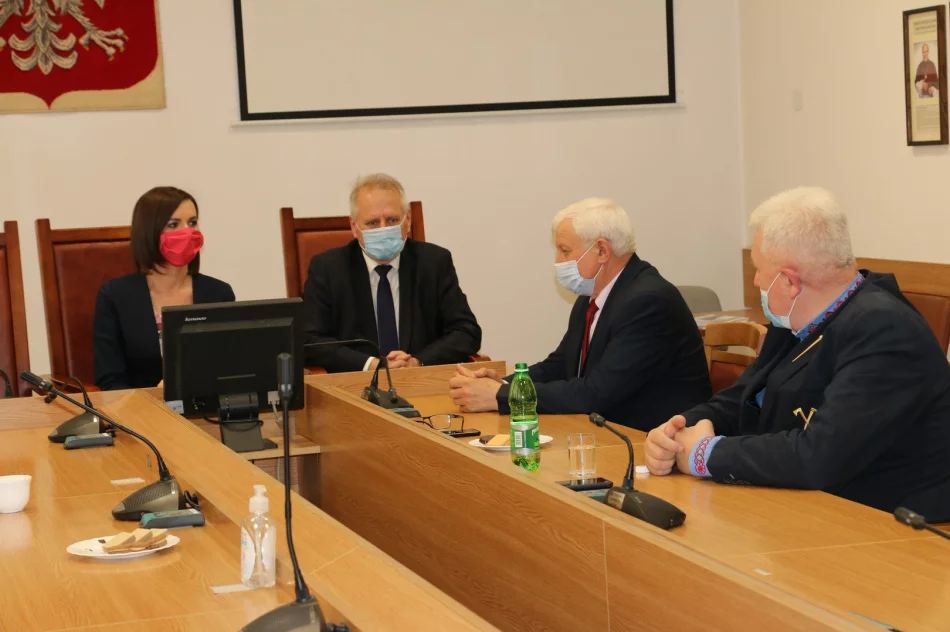 Promesy na wsparcie cyfrowe do nauki zdalnej odebrane - zdjęcie 4