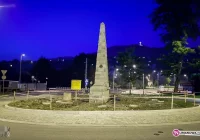 Rozpoczęto ostatnie prace wokół pomnika - zdjęcie główne