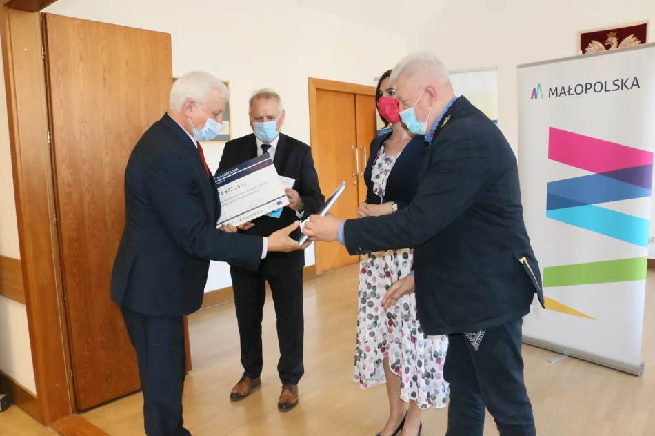 Promesy na wsparcie cyfrowe do nauki zdalnej odebrane - zdjęcie 15