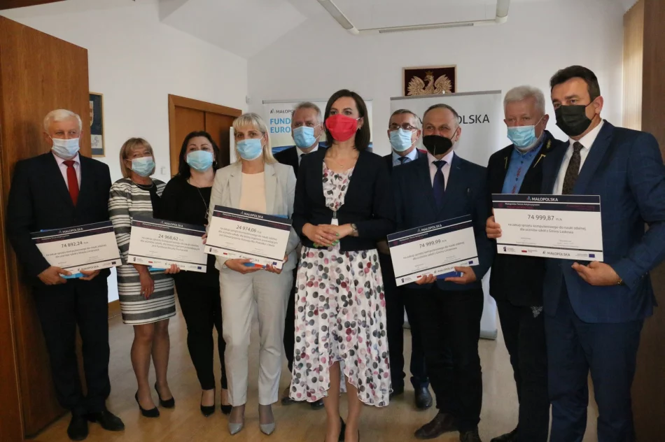 Promesy na wsparcie cyfrowe do nauki zdalnej odebrane - zdjęcie 17