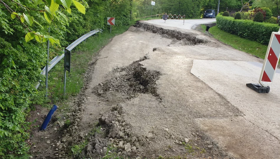 Ulica zapadła się już o blisko metr - zdjęcie 1