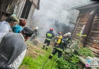 Budynek ocałał, spłonęło tylko siano - zdjęcie główne