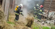 Budynek ocałał, spłonęło tylko siano - zdjęcie 2
