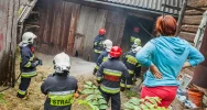 Budynek ocałał, spłonęło tylko siano - zdjęcie 4