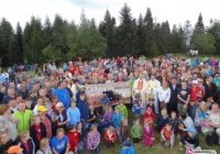 Zdobyli szczyt Łopienia - wśród turystów 96-latek - zdjęcie główne