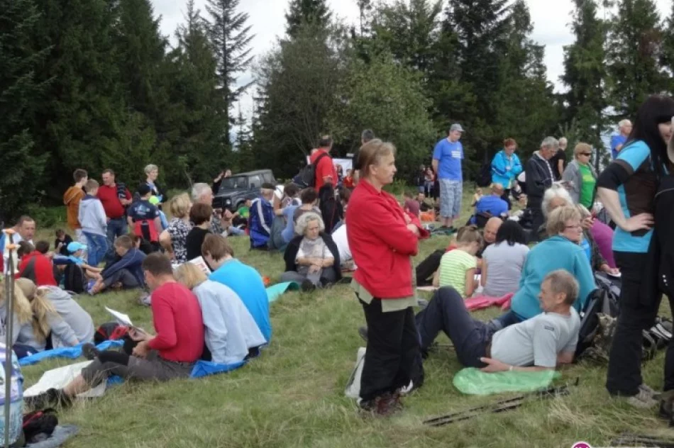 Zdobyli szczyt Łopienia - wśród turystów 96-latek - zdjęcie 2