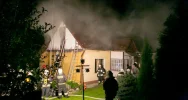 Płonęło poddasze budynku - 300 tys. zł strat - zdjęcie 2