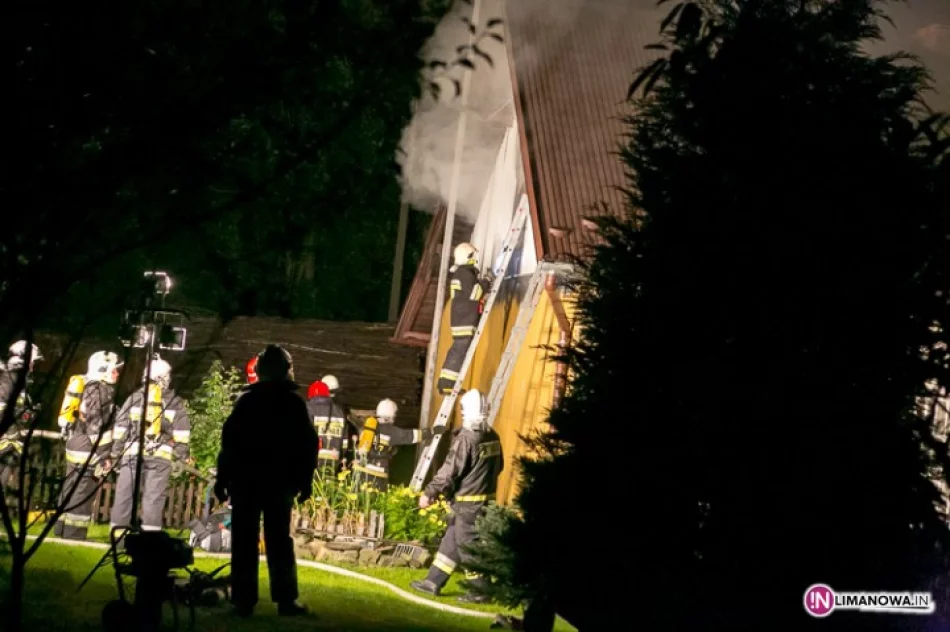 Płonęło poddasze budynku - 300 tys. zł strat - zdjęcie 3