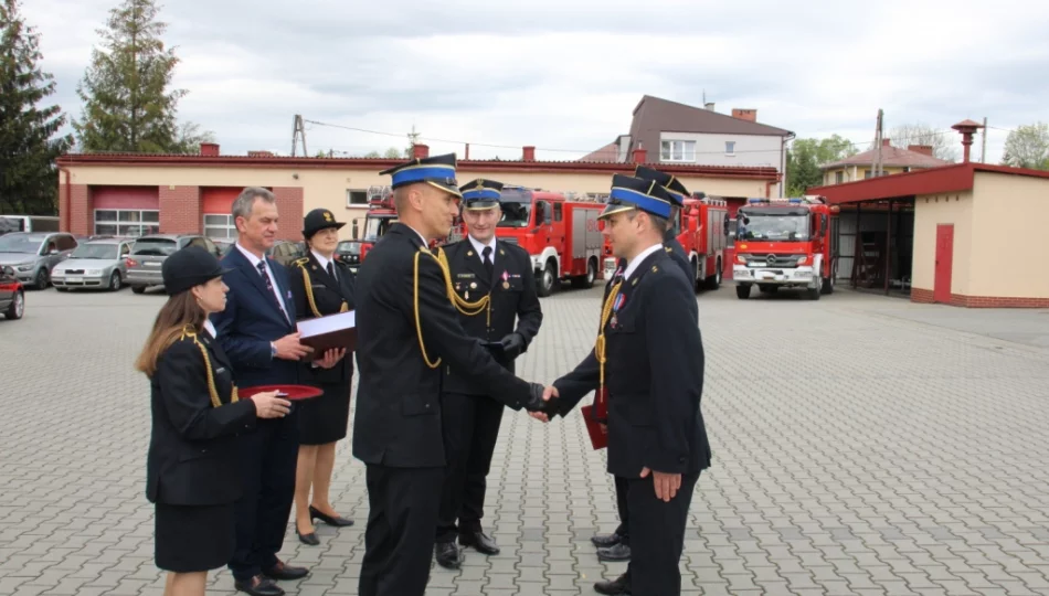 Odznaczenia i awanse w dniu obchodów strażackiego święta - zdjęcie 1