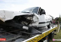 Czołowe zderzenie samochodów - zdjęcie główne