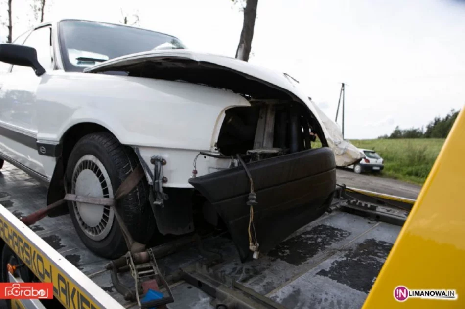 Czołowe zderzenie samochodów - zdjęcie 4