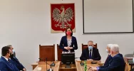 Wręczono promesy na zakup sprzętu komputerowego dla szkół - zdjęcie 2