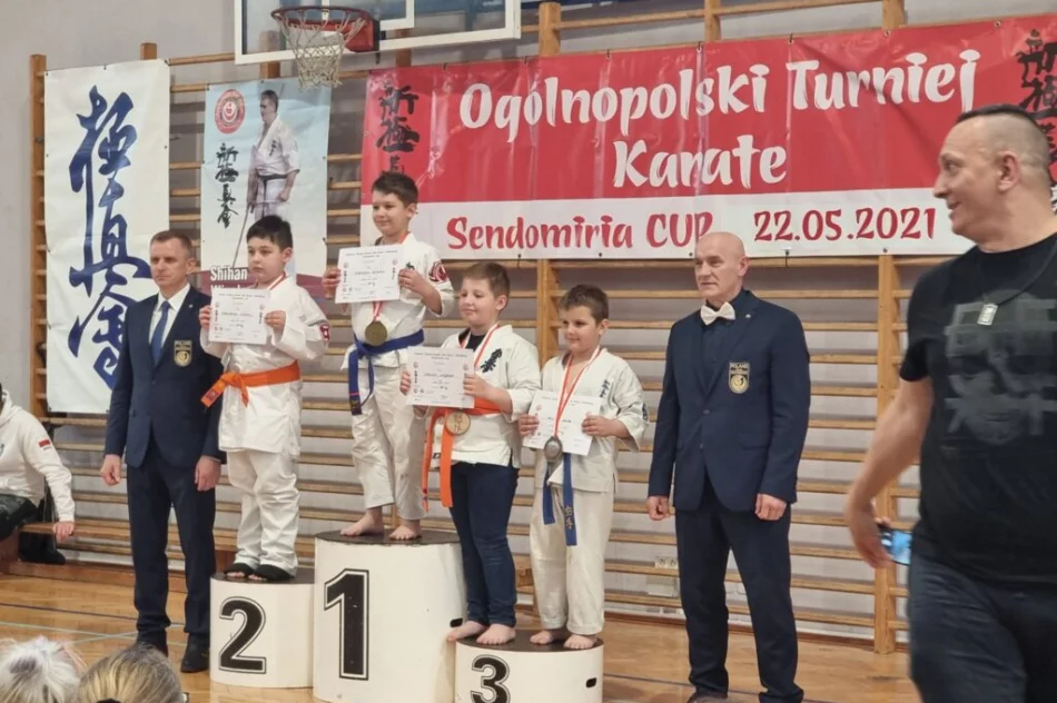 12 medali dla zawodników klubu Kyokushin Karate na Sendomeria 2021 w Sandomierzu - zdjęcie 4