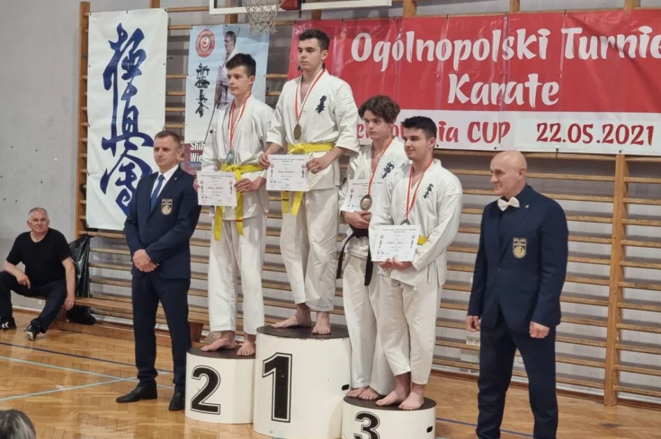 12 medali dla zawodników klubu Kyokushin Karate na Sendomeria 2021 w Sandomierzu - zdjęcie 7