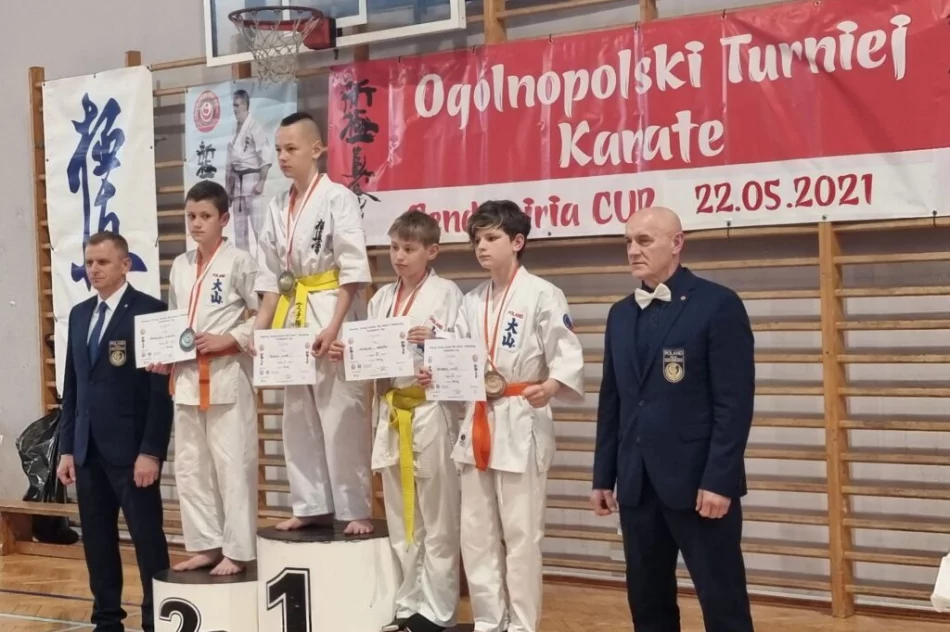 12 medali dla zawodników klubu Kyokushin Karate na Sendomeria 2021 w Sandomierzu - zdjęcie 8