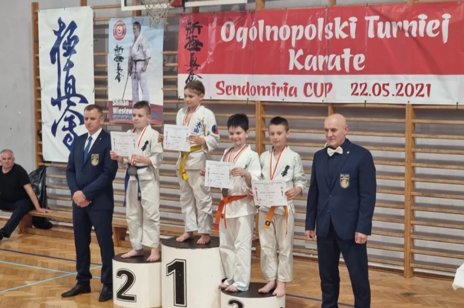 12 medali dla zawodników klubu Kyokushin Karate na Sendomeria 2021 w Sandomierzu - zdjęcie 9