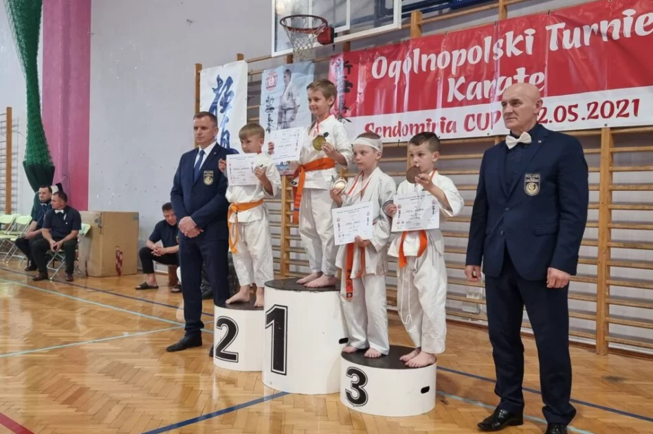12 medali dla zawodników klubu Kyokushin Karate na Sendomeria 2021 w Sandomierzu - zdjęcie 13