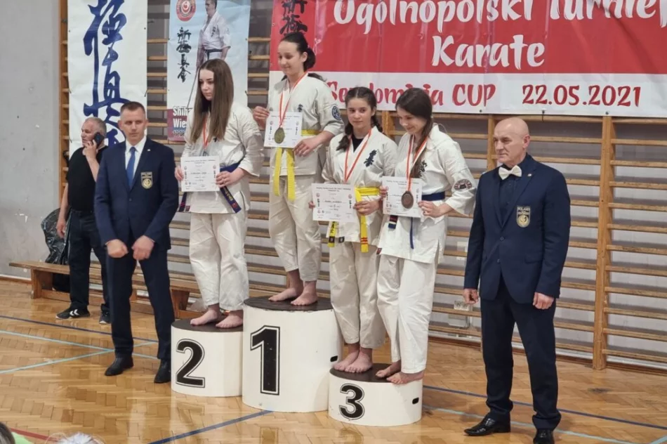 12 medali dla zawodników klubu Kyokushin Karate na Sendomeria 2021 w Sandomierzu - zdjęcie 15