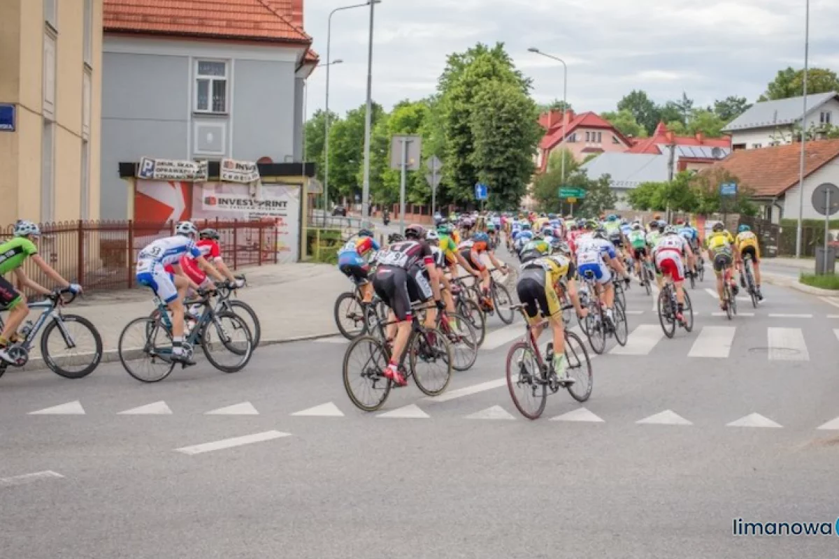 Kolarskie zmagania i utrudnienia na drogach przez cały weekend