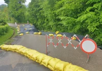 Osuwisko zniszczyło drogę, miasto czeka na ekspertyzę. "Nie możemy działać na własną rękę" - zdjęcie główne