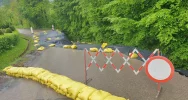 Osuwisko zniszczyło drogę, miasto czeka na ekspertyzę. "Nie możemy działać na własną rękę" - zdjęcie 5