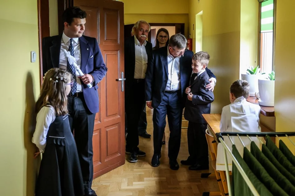 Marszałek odwiedził dom dziecka na Limanowszczyźnie - zdjęcie 10