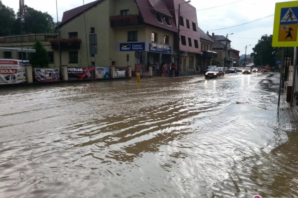 Skutki nawałnicy - zalane domy i drogi - zdjęcie 3