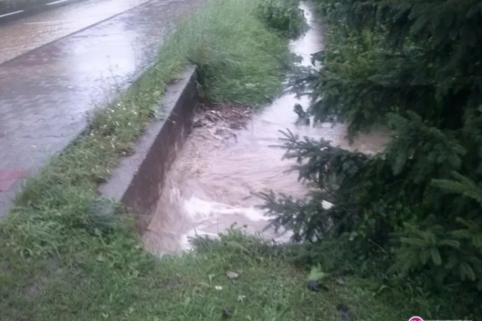 Skutki nawałnicy - zalane domy i drogi - zdjęcie 4