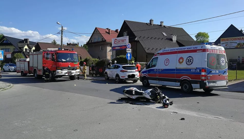 Zderzenie samochodu i motocykla, 3 osoby trafiły do szpitala - zdjęcie 1