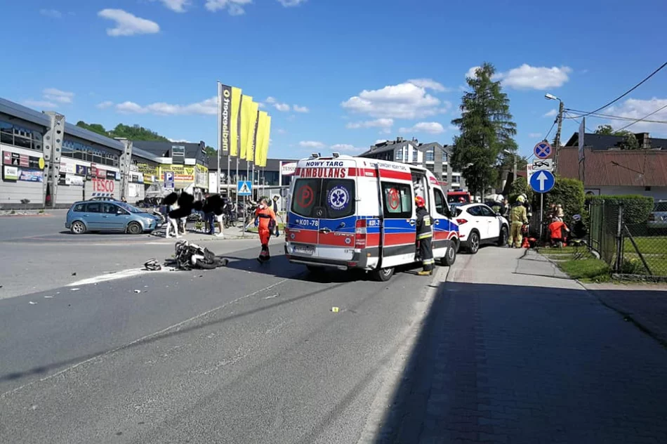 Zderzenie samochodu i motocykla, 3 osoby trafiły do szpitala - zdjęcie 4