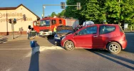 Kolizja dwóch pojazdów na skrzyżowaniu - zdjęcie 3