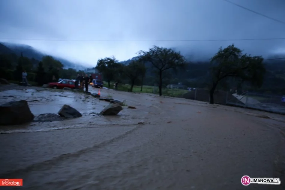 9 interwencji, 45 domów bez dojazdu - zdjęcie 2