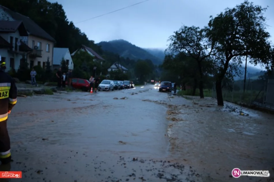 9 interwencji, 45 domów bez dojazdu - zdjęcie 3