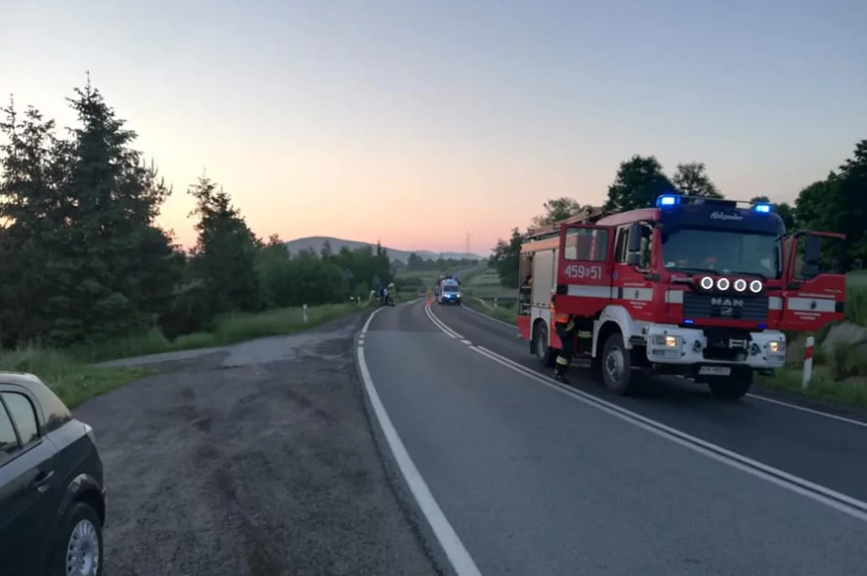 Groźnie wyglądające dachowanie samochodu - zdjęcie 2