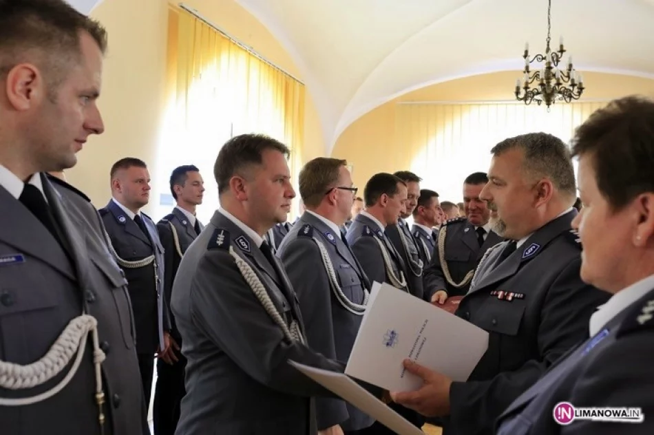 Awanse i odznaczenia z okazji Święta Policji - zdjęcie 3